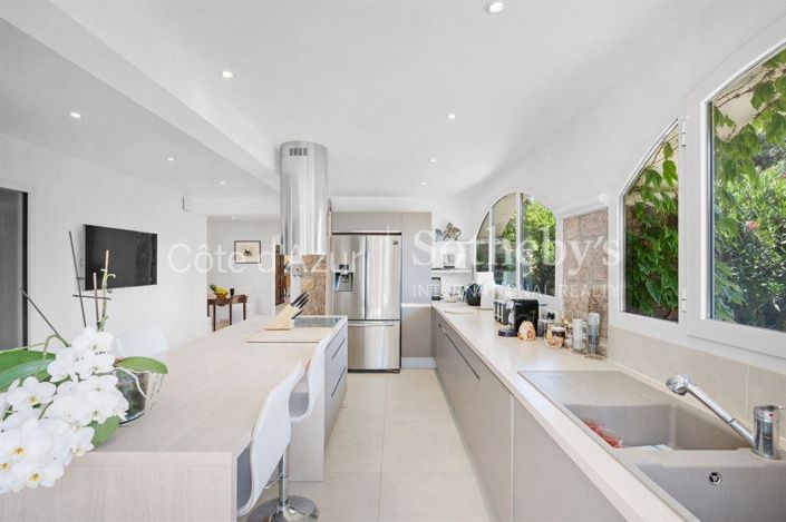 Image No.6-5 Bed Property for sale