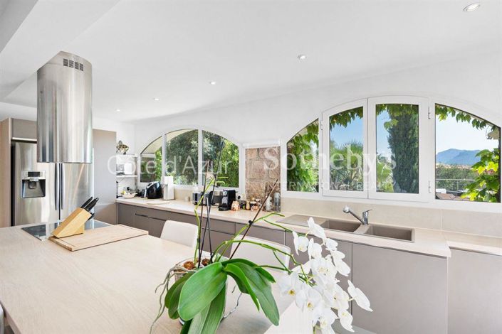 Image No.7-5 Bed Property for sale