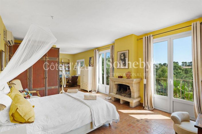 Image No.8-5 Bed Property for sale