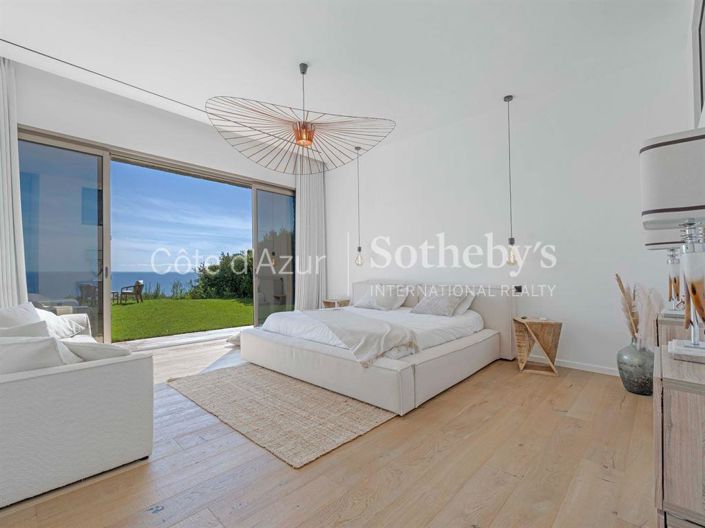 Image No.10-4 Bed Property for sale