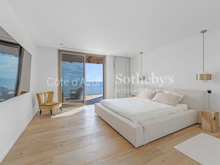 Image No.12-4 Bed Property for sale