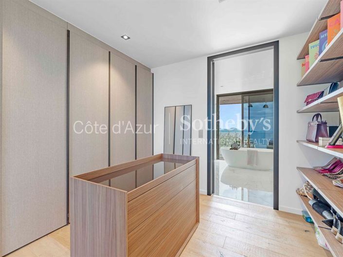 Image No.13-4 Bed Property for sale