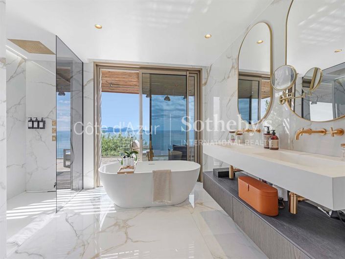 Image No.14-4 Bed Property for sale