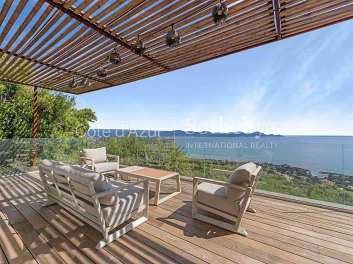 Image No.15-4 Bed Property for sale