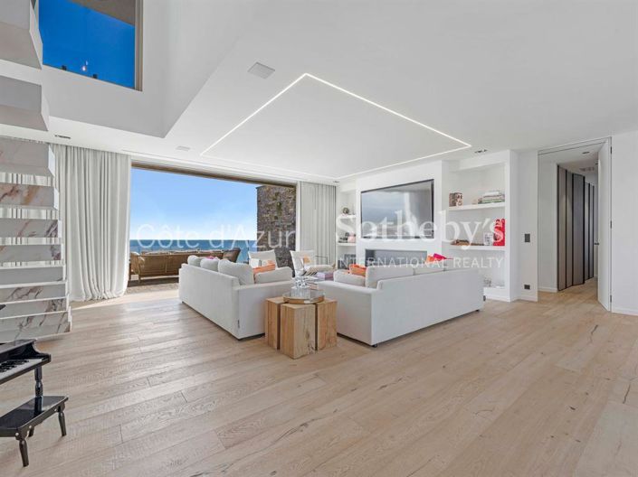 Image No.4-4 Bed Property for sale