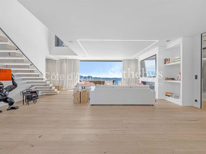 Image No.5-4 Bed Property for sale