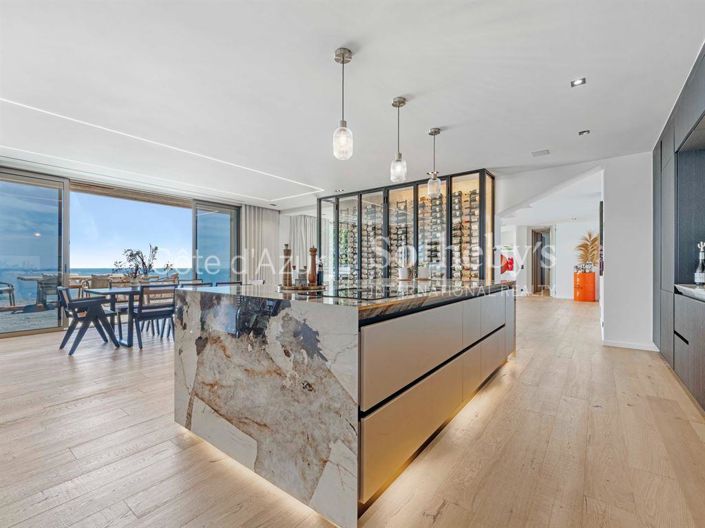 Image No.6-4 Bed Property for sale