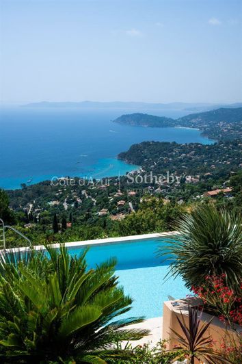 Image No.19-4 Bed House for sale