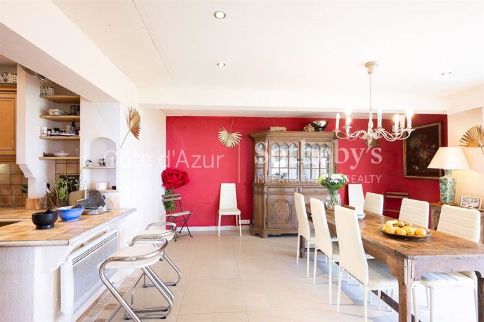 Image No.10-7 Bed Property for sale