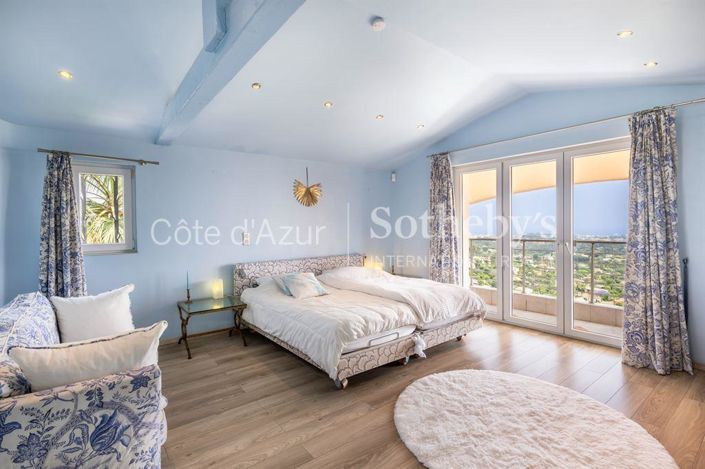 Image No.12-7 Bed Property for sale