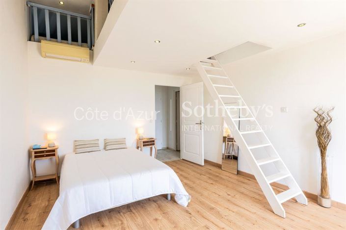 Image No.14-7 Bed Property for sale