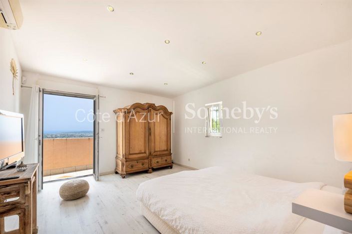 Image No.15-7 Bed Property for sale