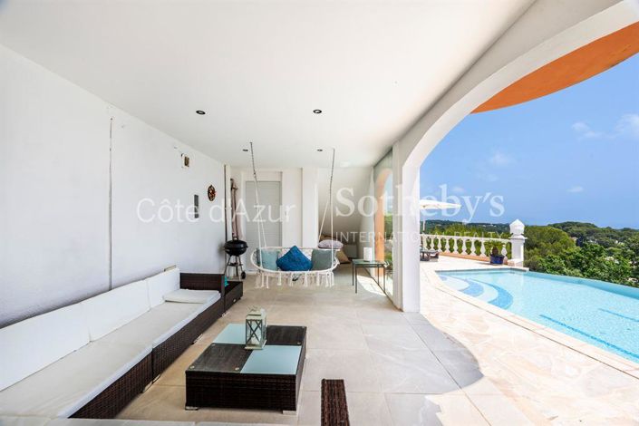 Image No.18-7 Bed Property for sale