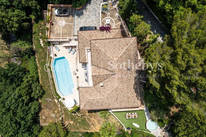 Image No.20-7 Bed Property for sale