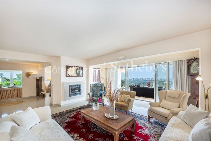 Image No.8-7 Bed Property for sale