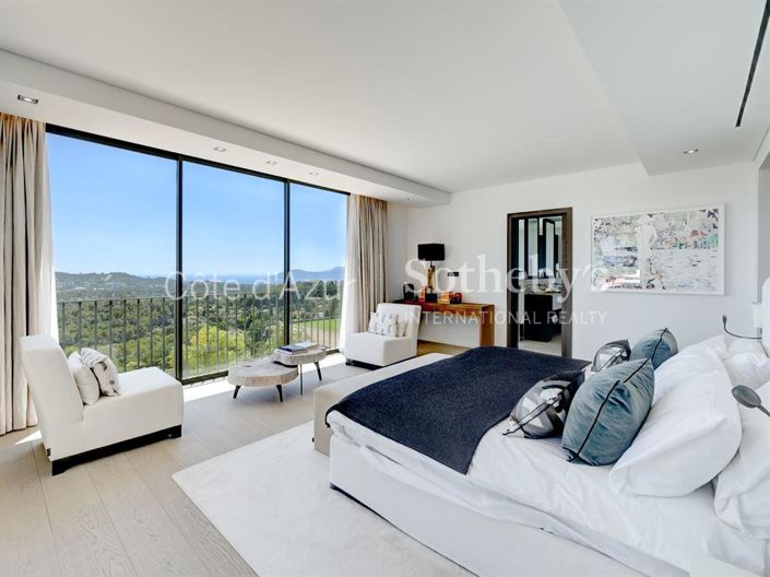 Image No.10-7 Bed Property for sale