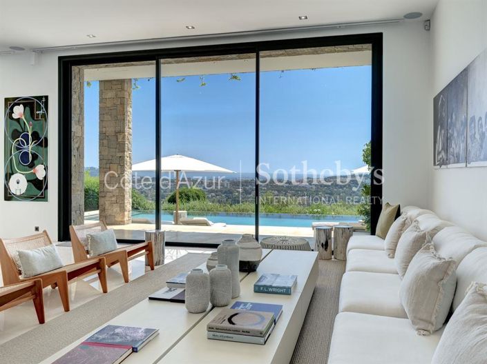 Image No.14-7 Bed Property for sale