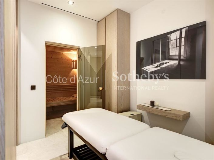 Image No.15-7 Bed Property for sale