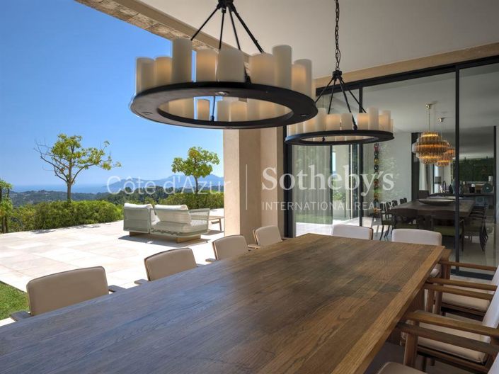 Image No.17-7 Bed Property for sale