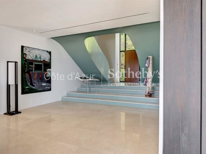 Image No.18-7 Bed Property for sale