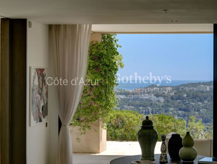 Image No.20-7 Bed Property for sale