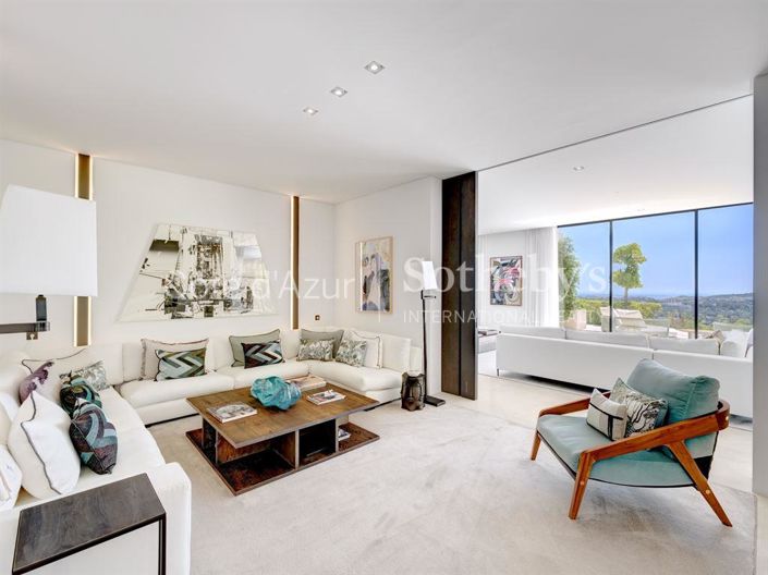 Image No.5-7 Bed Property for sale