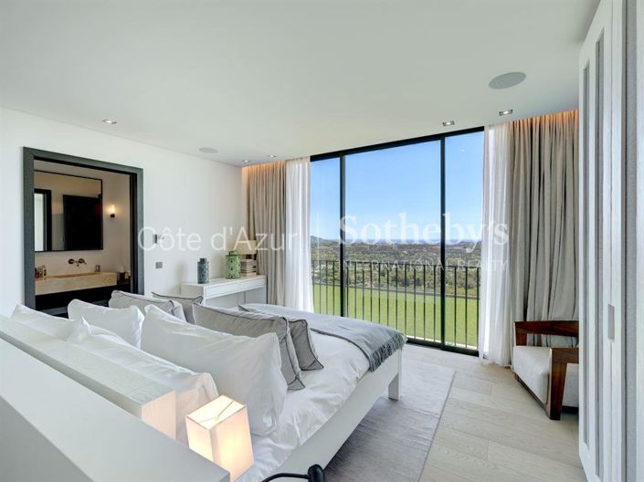 Image No.7-7 Bed Property for sale