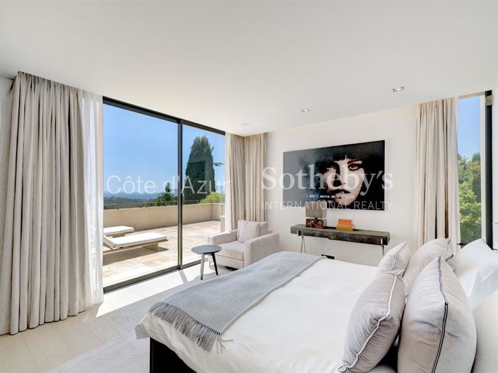 Image No.8-7 Bed Property for sale