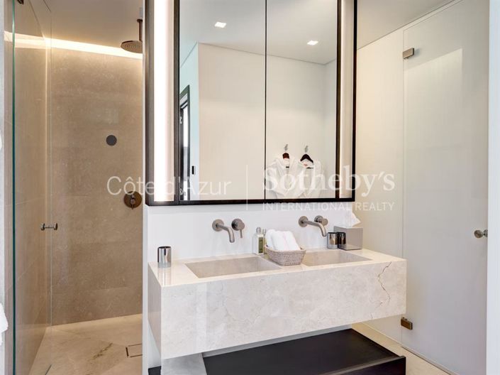 Image No.9-7 Bed Property for sale