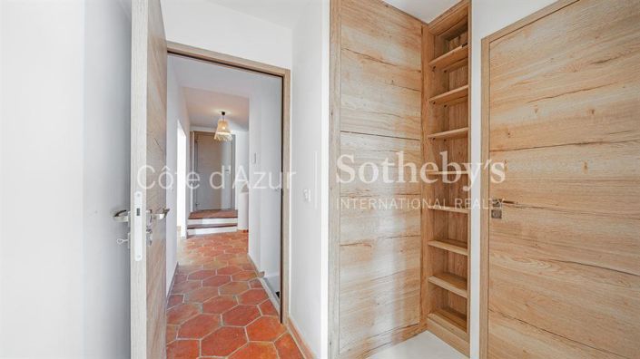 Image No.10-4 Bed Property for sale