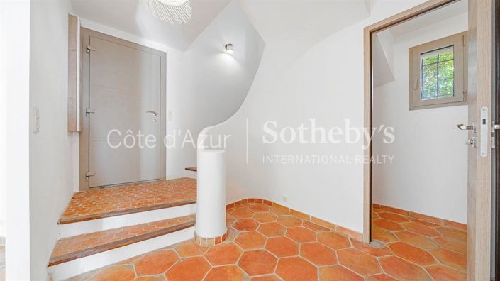 Image No.6-4 Bed Property for sale