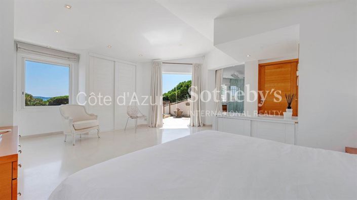 Image No.14-5 Bed Property for sale