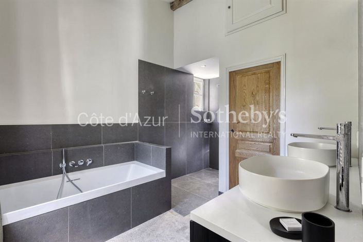 Image No.11-8 Bed House for sale