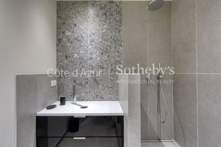 Image No.12-8 Bed House for sale