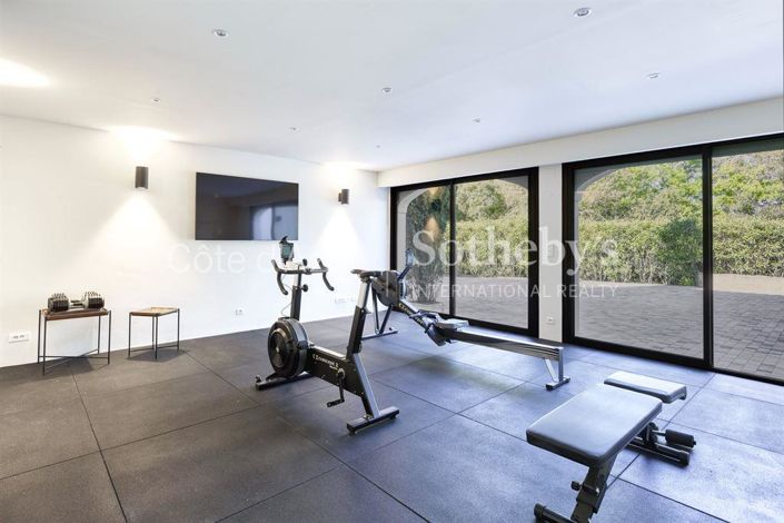 Image No.16-8 Bed House for sale