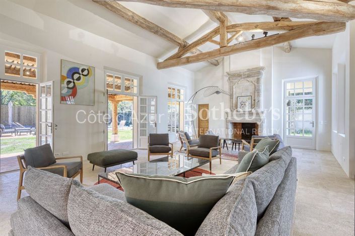 Image No.2-8 Bed House for sale