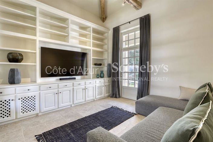 Image No.4-8 Bed House for sale