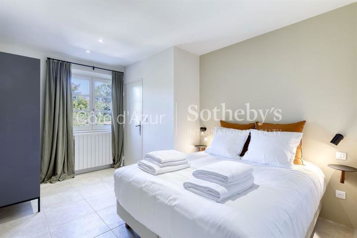 Image No.9-8 Bed House for sale