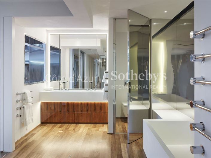 Image No.15-6 Bed Property for sale