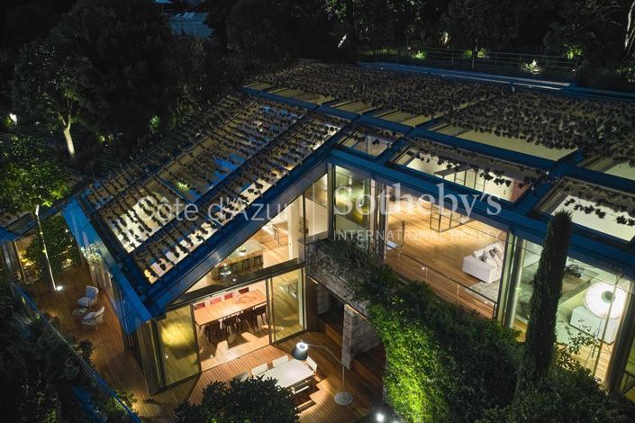 Image No.6-6 Bed Property for sale