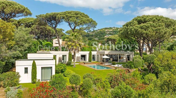 Image No.1-6 Bed Property for sale