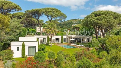 6 Bed Property for sale