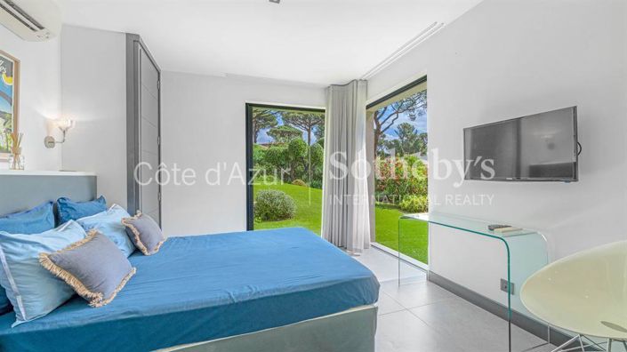 Image No.11-6 Bed Property for sale