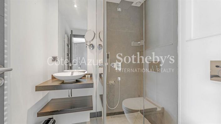 Image No.12-6 Bed Property for sale