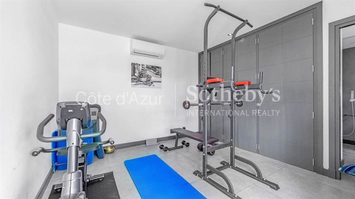 Image No.13-6 Bed Property for sale