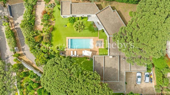 Image No.14-6 Bed Property for sale