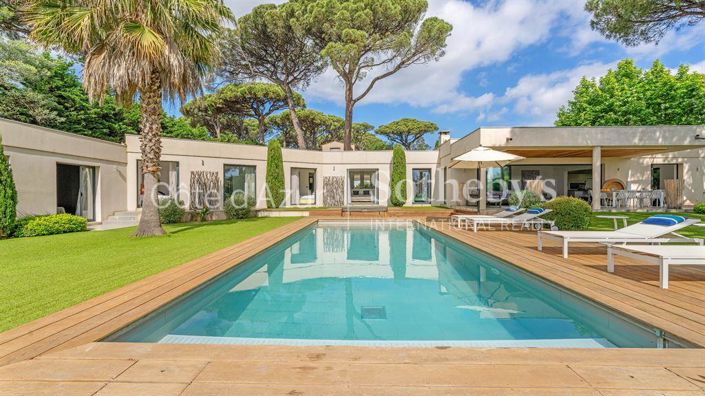 Image No.16-6 Bed Property for sale