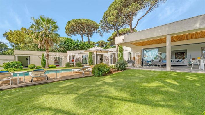 Image No.17-6 Bed Property for sale