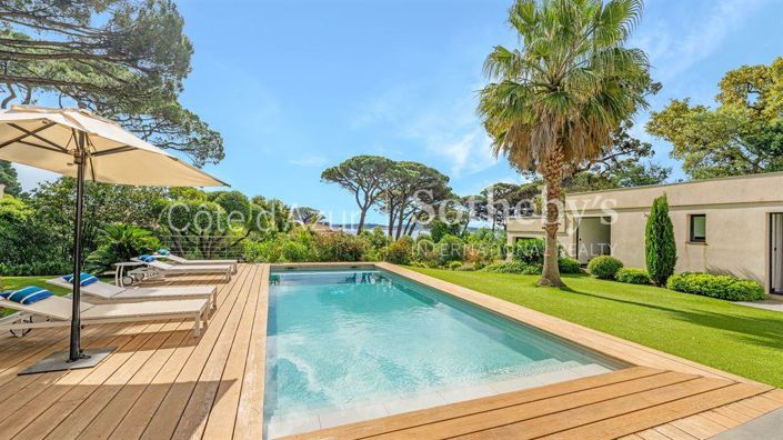 Image No.18-6 Bed Property for sale