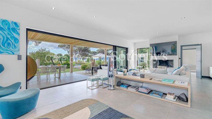 Image No.5-6 Bed Property for sale